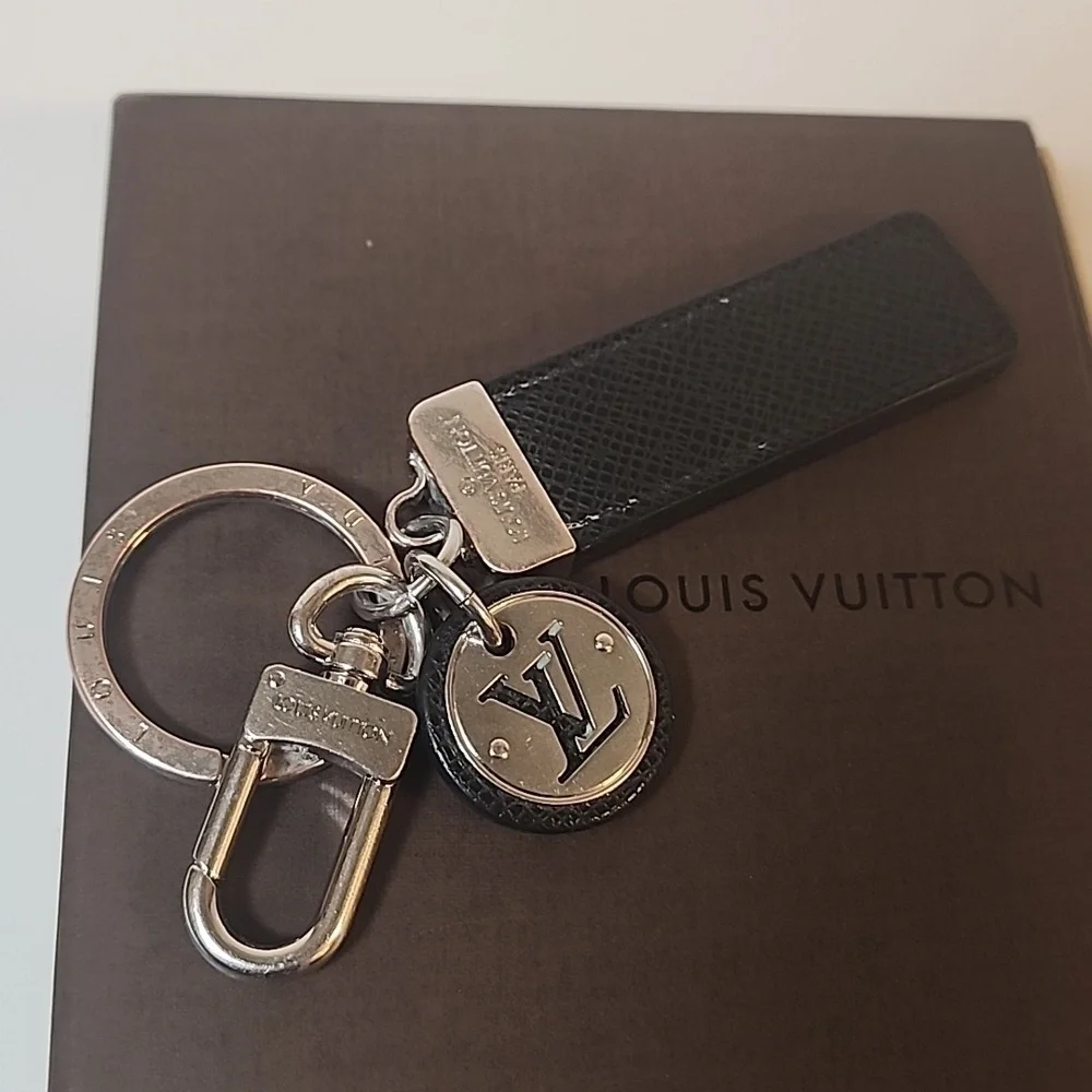Louis Vuitton Taiga Porte Cles Neo Key Ring /Charm Black and Sliver